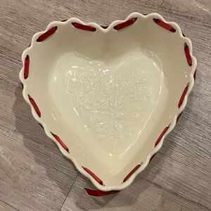 Longaberger Pottery Woven Traditions Ivory Heart Dish Bowl 8” Sweetheart 2005